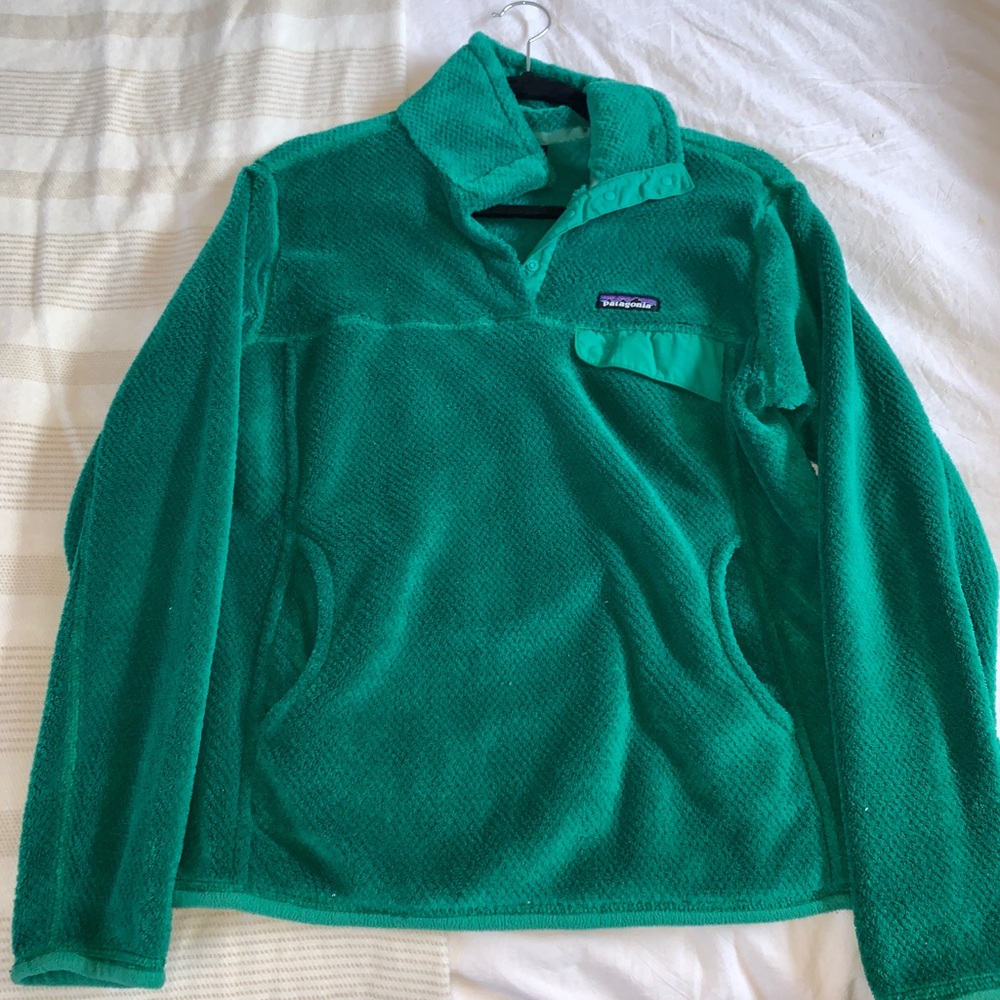 Women’s Patagonia Pullover - Green!